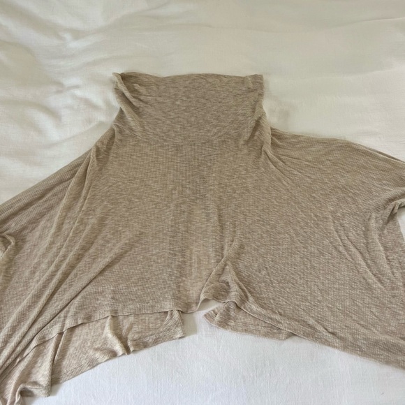 Lush Flowy Cowlneck Pullover Top - Picture 3 of 7